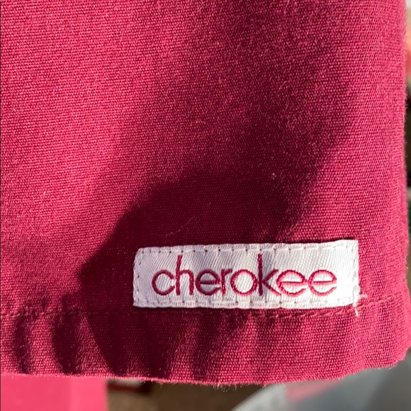 Cherokee wine color small scrub top - Picture 4 of 4
